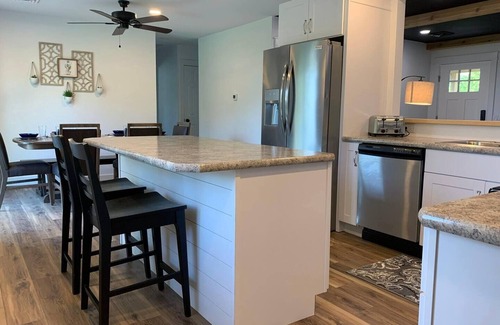 Middlebury House | HOT TUB | Beautiful Backyard Oasis|Newly Renovated