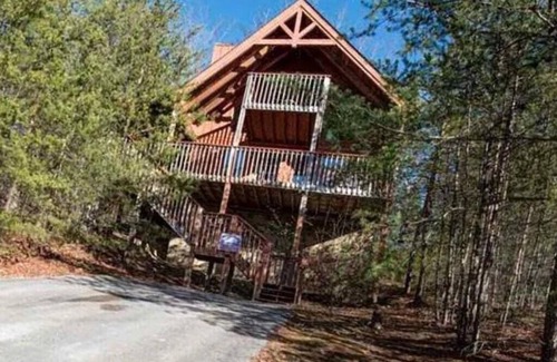 Sevierville Cabin | Hot tub cabin in the Smokies.