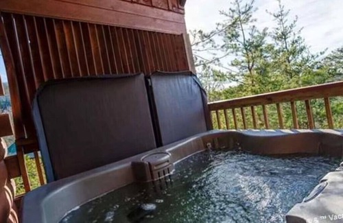 Sevierville Cabin | Hot tub cabin in the Smokies.