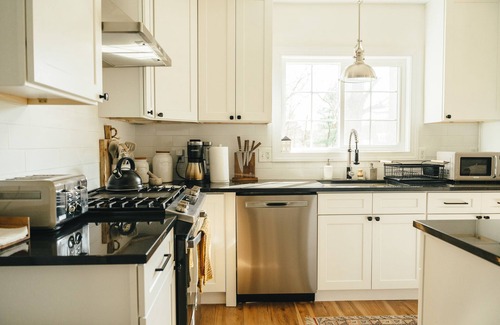 Catskill Cottage | Hot Tub & Catskill Hiking, 15min from Hudson & Amtrak
