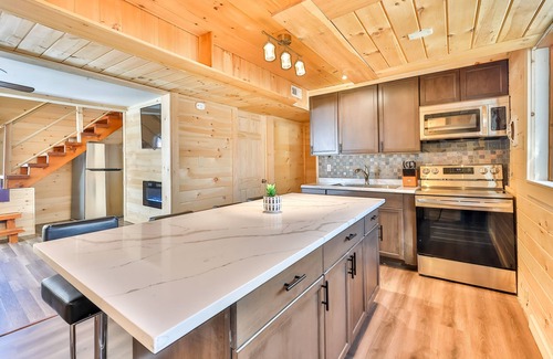 Tannersville Cabin | Hot tub Completely private Fenced yard with Pool and Hot tub near Hunter MT