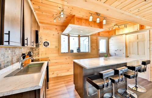 Tannersville Cabin | Hot tub Completely private Fenced yard with Pool and Hot tub near Hunter MT