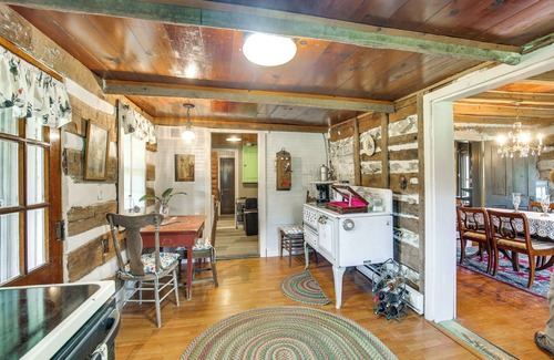 Perryville Cabin | Hot Tub & Creek Views: Secluded Perryville Cabin