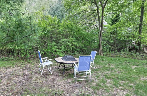 Union Pier Cottage | Hot Tub, Deck & Backyard: Cozy Union Pier House!