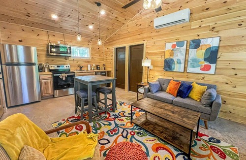 Rocky Grove House | Hot Tub Dog-Friendly Free Dollywood ticket Perfect for 2 (Dragonfly)