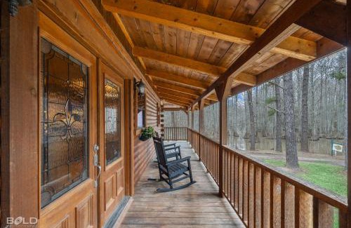 Shreveport House | Hot Tub, Emerald Isle Log Cabin, Lake Front