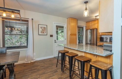 Wolf Laurel Cabin | Hot Tub+Fire Pit, Fireplace, Grill, WiFi, Resort Access, Pet Friendly, Skiing!