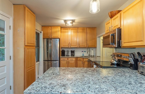 Wolf Laurel Cabin | Hot Tub+Fire Pit, Fireplace, Grill, WiFi, Resort Access, Pet Friendly, Skiing!