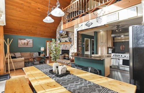 Berkeley Springs House | Hot Tub Fire Pit Game Room Family Getaway