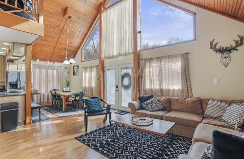 Berkeley Springs House | Hot Tub Fire Pit Game Room Family Getaway