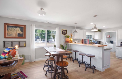 Los Alamos House | Hot Tub, Fire Pit, Pet-Friendly, Walk to Bell St.