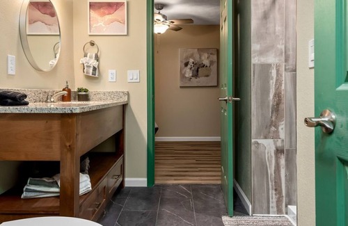 Omaha House | Hot Tub-Firepit-Bunkroom near Cricket Creek Marina, Branson Adventures Await!"