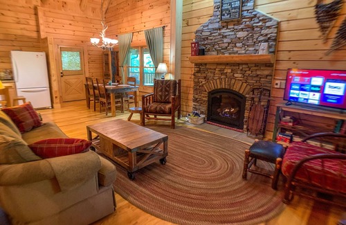 Jefferson Cabin | Hot Tub & Fireplace - The Essentials of Oct in the High Country @PineLogLodge