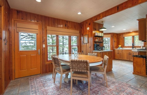 Luck Cabin | Hot Tub | Game Room | Fire ring