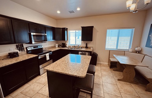 Kingman House | Hot Tub & Garage access!