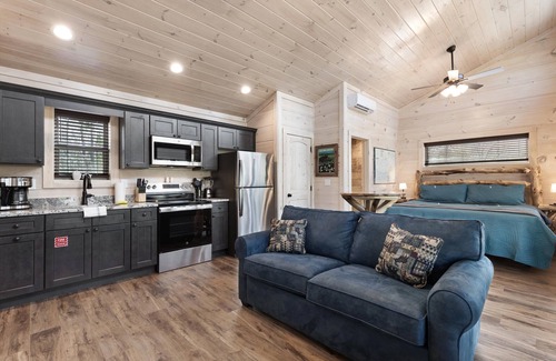 Cosby House | Hot Tub + Kitchen #7 | 24 Min to Gatlinburg