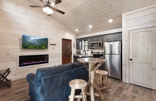 Cosby House | Hot Tub + Kitchen #7 | 24 Min to Gatlinburg