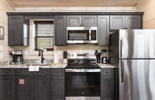 Cosby House | Hot Tub + Kitchen #7 | 24 Min to Gatlinburg