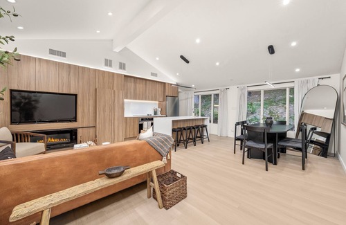 East Durham House | Hot Tub, Modern Design, Great Views!