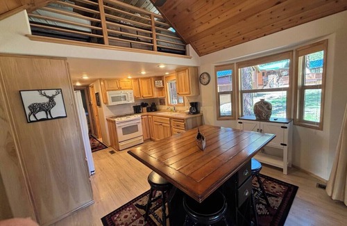 Ashland House | HOT TUB! Mountain Lake Cabin w/2 BATHS! 33