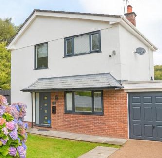 Mumbles House | Hot Tub Oasis by the Sea & Woods