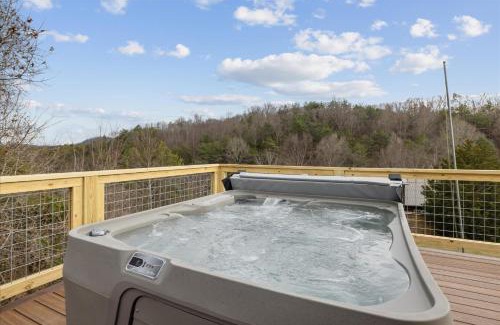Sevierville House | Hot Tub Outdoor Bar Games Smoky Arrow