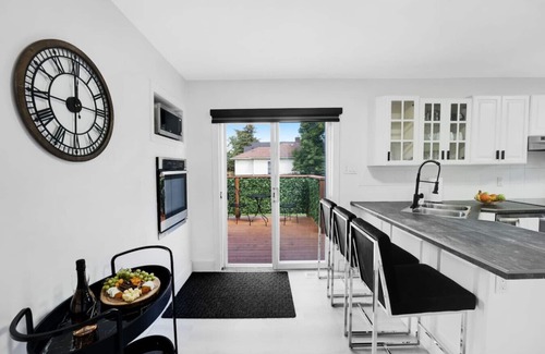 Chippawa House | Hot Tub/Outdoor Sauna/Heated Pool/5 Min To Falls