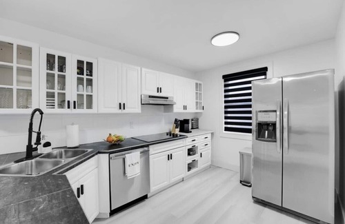 Chippawa House | Hot Tub/Outdoor Sauna/Heated Pool/5 Min To Falls