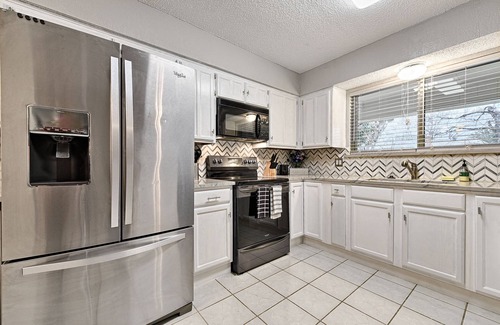 North Richland Hills House | Hot Tub, Pool, Game room w/arcades, Outdoor living, BBQ, firepit