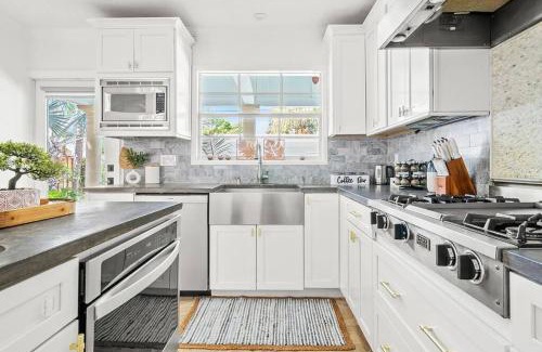 Old Northwood Historic District House | Hot Tub Pool Oasis, Near Dt & Beach Scene