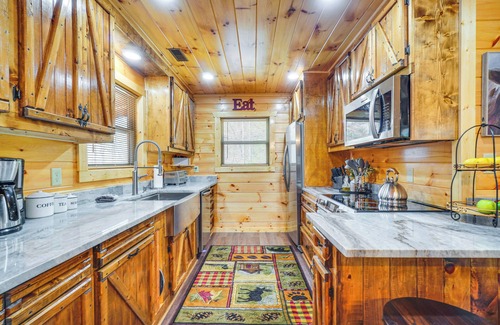 Sevierville Cabin | Hot Tub + Pool Table: Spacious Sevierville Cabin!
