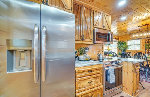 Sevierville Cabin | Hot Tub + Pool Table: Spacious Sevierville Cabin!
