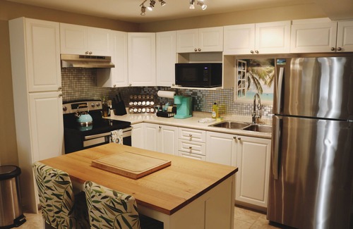 Rideau Heights House | Hot Tub Relax Haven + Firepit & Gameroom