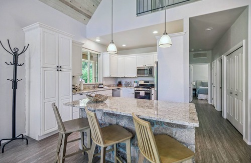 San Juan River Village House | Hot Tub River Front Cabin