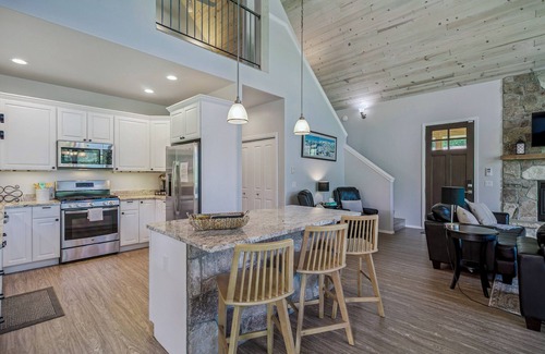 San Juan River Village House | Hot Tub River Front Cabin