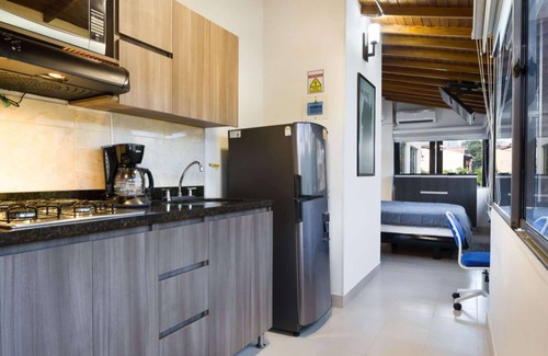 El Tesoro Apartment | Hot Tub Studio Off Calle 10 in poblado AC Two Flat Screens King Bed Foam Mattress