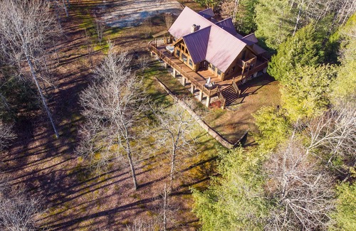 Pine Ridge Cabin | Hot Tub & WiFi - Large Family Cabin - Mill Creek Point - Red River Gorge, Kentucky!