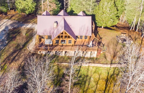 Pine Ridge Cabin | Hot Tub & WiFi - Large Family Cabin - Mill Creek Point - Red River Gorge, Kentucky!