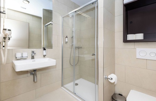 Hradec Kralove Hotel | Hotel Awam