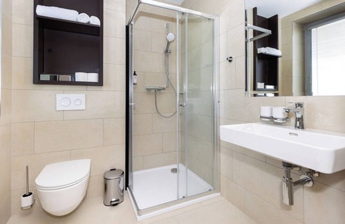 Hradec Kralove Hotel | Hotel Awam