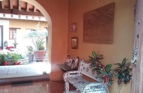 Calzada Madero Hotel | Hotel Azucenas