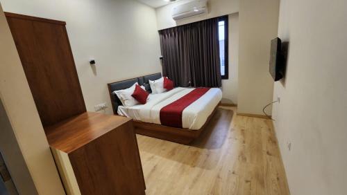 Mathura Hotel | Hotel B P Emerald, Mathura