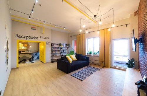 Desnyans'kyi District Hotel | HOTEL Bee Station