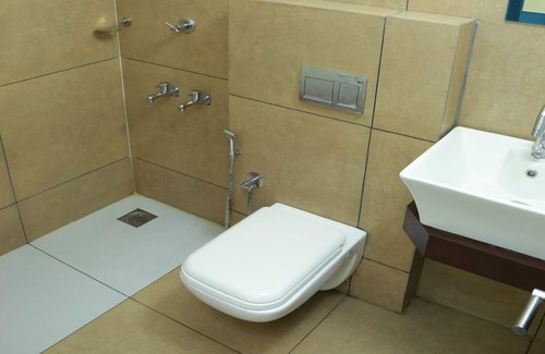 Kuppaayil Hotel | Hotel Brahmaputhra