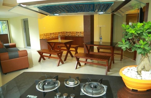 Kuppaayil Hotel | Hotel Brahmaputhra