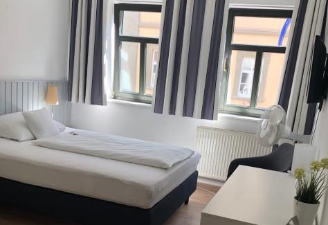 Bad Neustadt an der Saale Hotel | Hotel Café Rhönperle