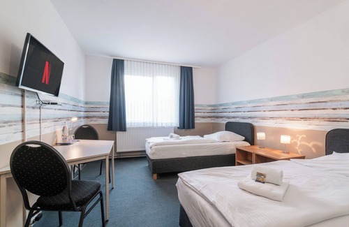 Berenbostel Hotel | Hotel Café Galerie