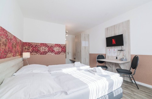 Berenbostel Hotel | Hotel Café Galerie