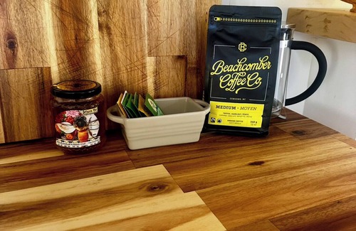 Gibsons Apartment | Hotel California come chill by the salt water pool or walk min from the beach!