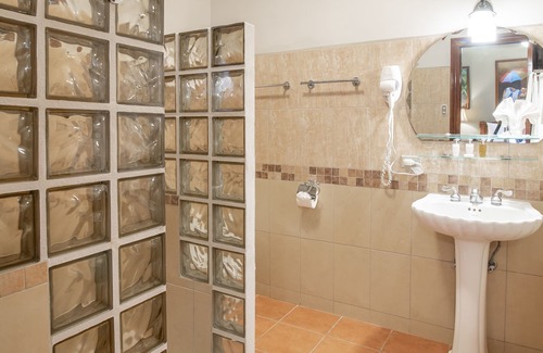 Golfito Hotel | Hotel Casa Roland Golfito Resort